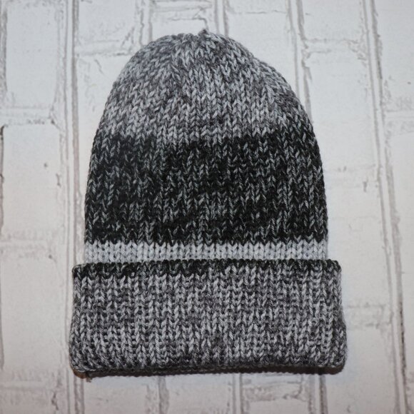 🖤🧶 Handmade Gradient Knit Beanie (One Size) - Picture 1 of 3